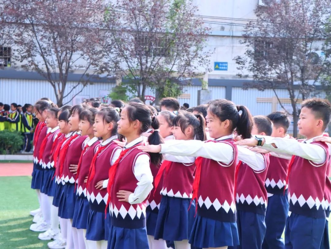 小学生体操队列队形_小学生体操的队形_小学生体操入场队形视频