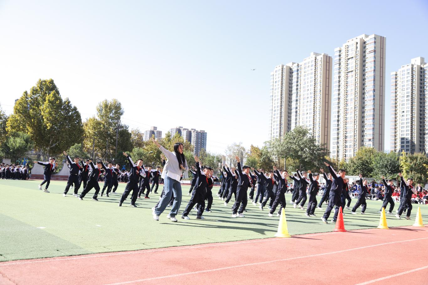 小学生体操的队形_小学生体操入场队形视频_体操队形小学生图片