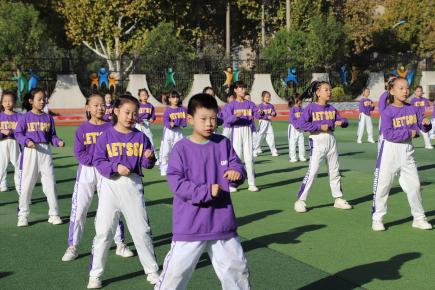小学生体操入场队形视频_体操队形小学生图片_小学生体操的队形