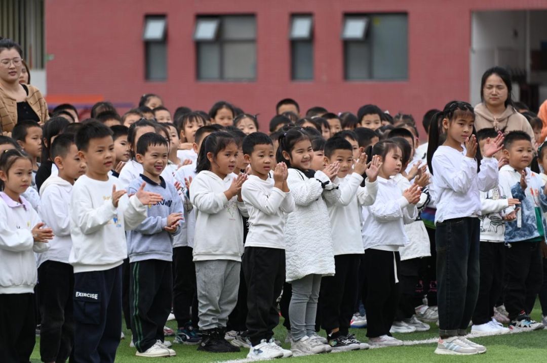 小学生体操的队形_小学生体操队形变换_体操队形小学生图片