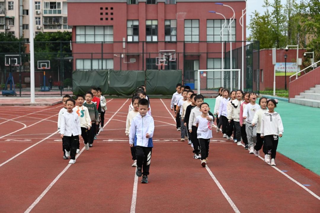 小学生体操的队形_小学生体操队形变换_体操队形小学生图片