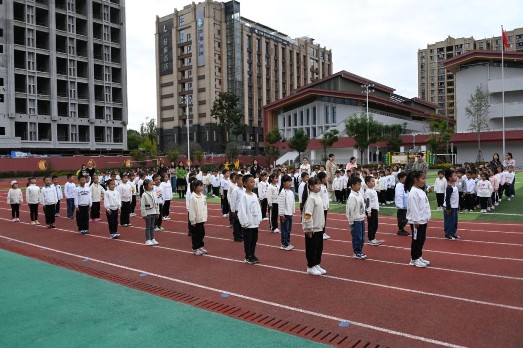 体操队形小学生图片_小学生体操的队形_小学生体操队形变换