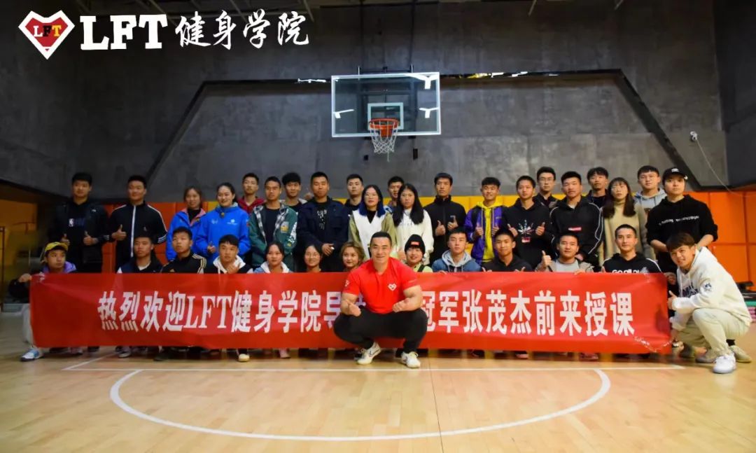 舒适堡健身私练_陈徐健身房私教_韩国健身女神晒私照
