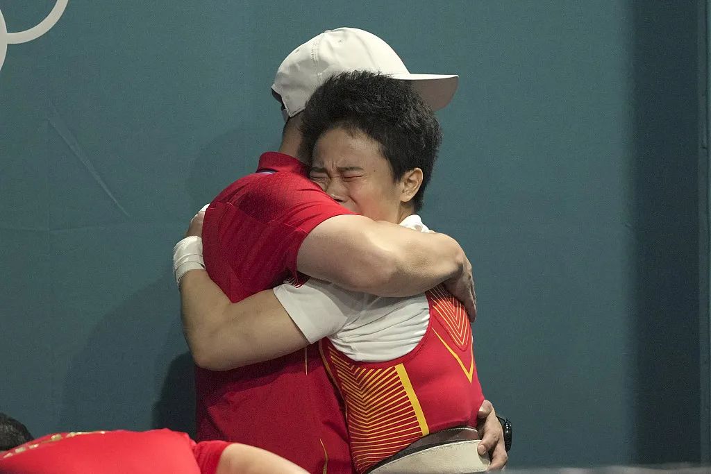 举重刚冠军_举重冠军之死原文_举重冠军压脖身亡