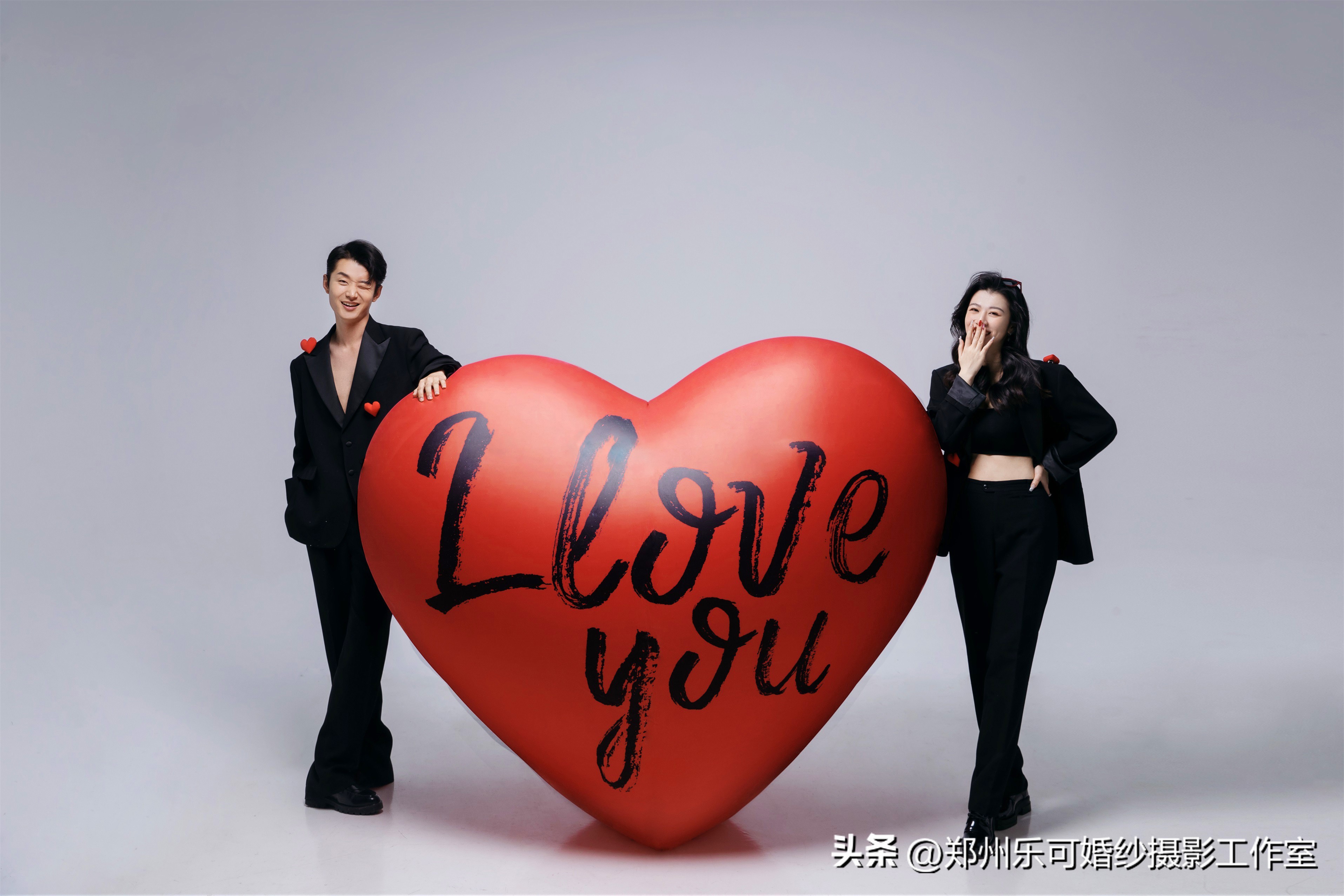 紫色婚纱照片_婚纱紫色景照内修身图片_修身紫色婚纱照内景