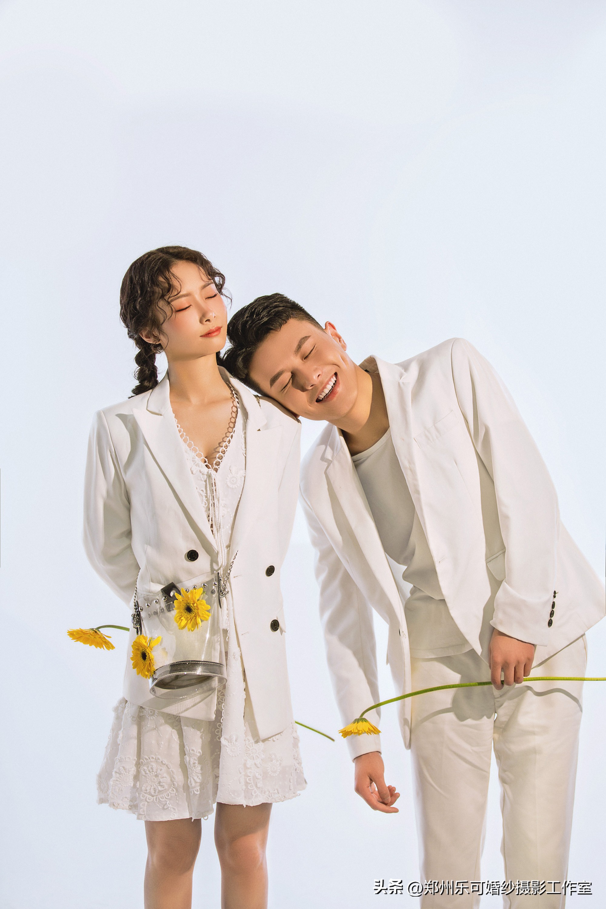 紫色婚纱照片_婚纱紫色景照内修身图片_修身紫色婚纱照内景