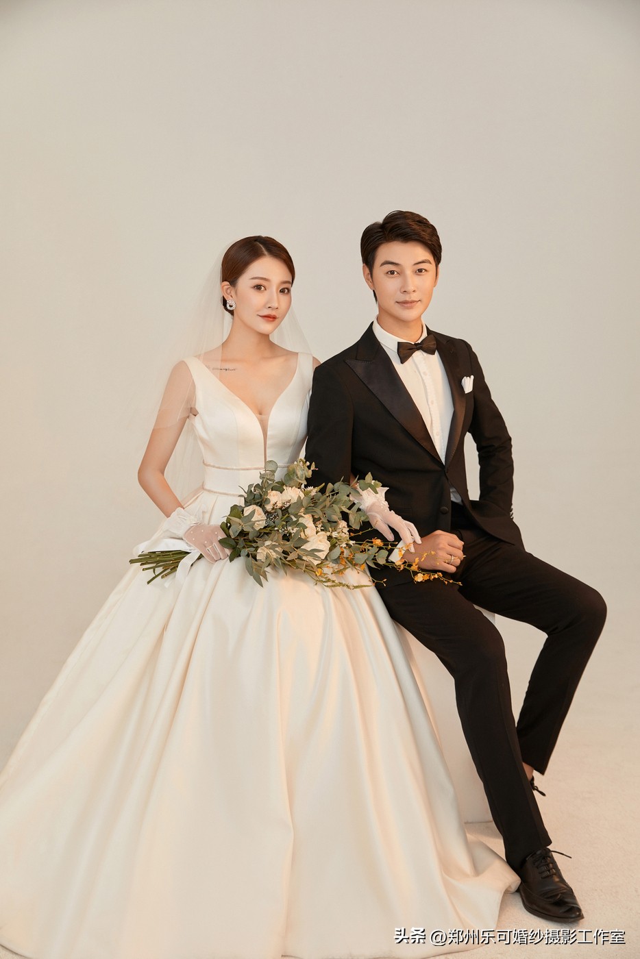紫色婚纱照片_修身紫色婚纱照内景_婚纱紫色景照内修身图片