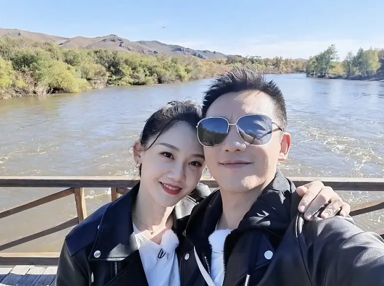 苗苗郑恺婚戒_郑恺帮苗苗选婚纱_郑恺跟苗苗拍婚纱照是真的吗