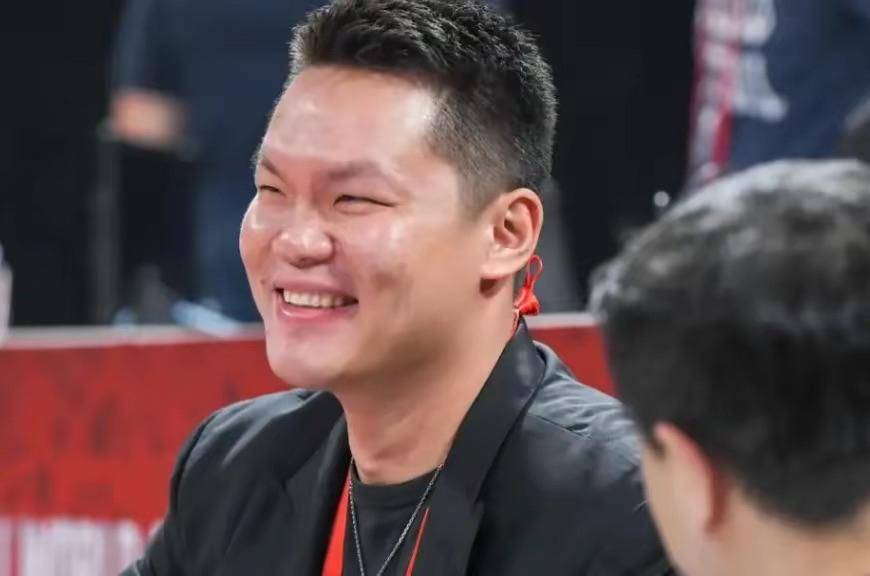 郭艾伦伤势恢复喜人，与朱芳雨深夜烧烤聚会