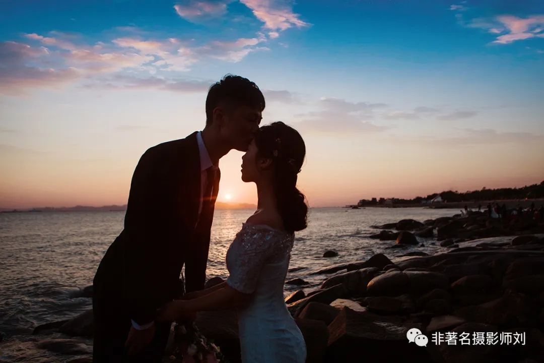 婚纱照红色礼服大气_红色晚礼服婚纱照内景_婚纱红色
