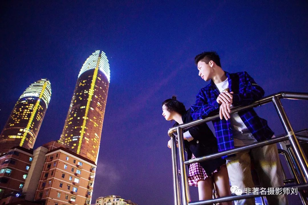 婚纱照红色礼服大气_红色晚礼服婚纱照内景_婚纱红色