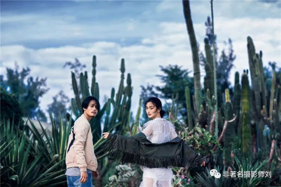 婚纱红色_红色晚礼服婚纱照内景_婚纱照红色礼服大气