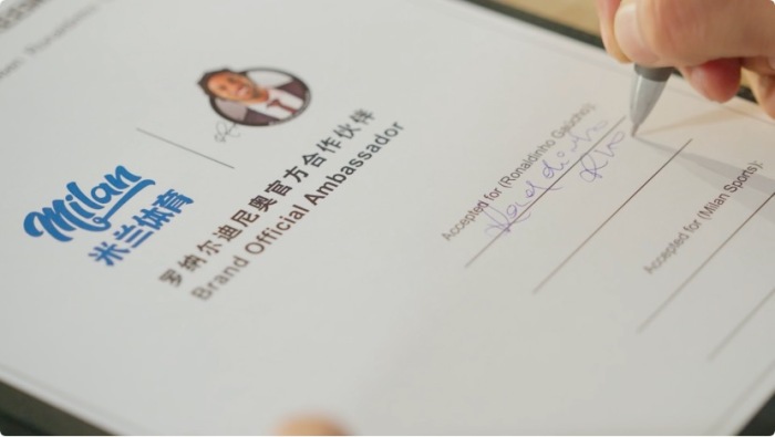 足球冠军人物_足球有个人冠军吗_足球冠军个人有多少奖金