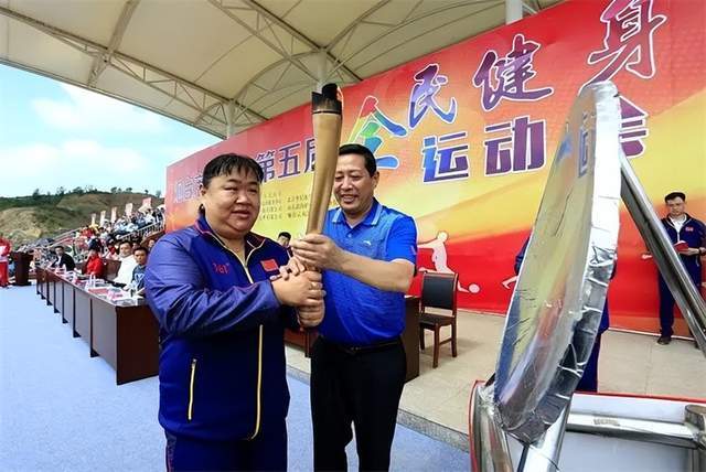 100公斤举重世界冠军_举重冠军世界_举重冠军世界记录