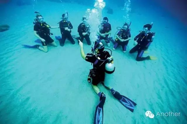 穿潜水衣游泳技巧_潜水服泳衣_潜水游泳衣技巧穿法视频