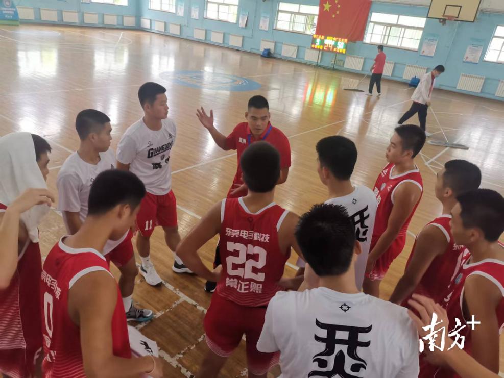东莞高中篮球比赛冠军_东莞高中篮球名校_东莞市中学生篮球联赛高中组