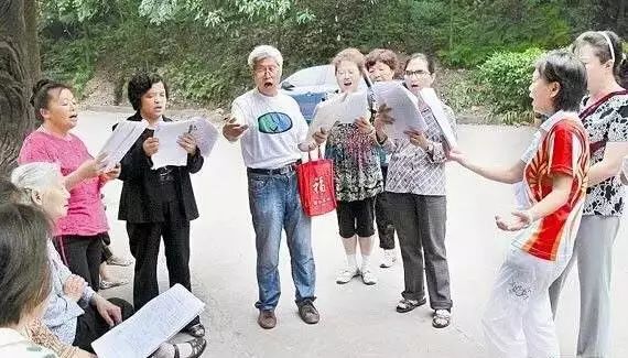 游泳的技巧与方法_游泳技巧方法有哪些_游泳技巧方法图解