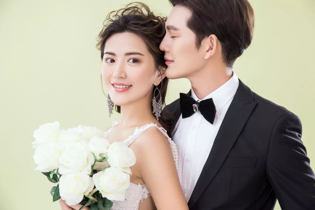 婚纱照沙漠拍摄风格_沙漠婚纱照多少钱_沙漠婚纱照准备什么