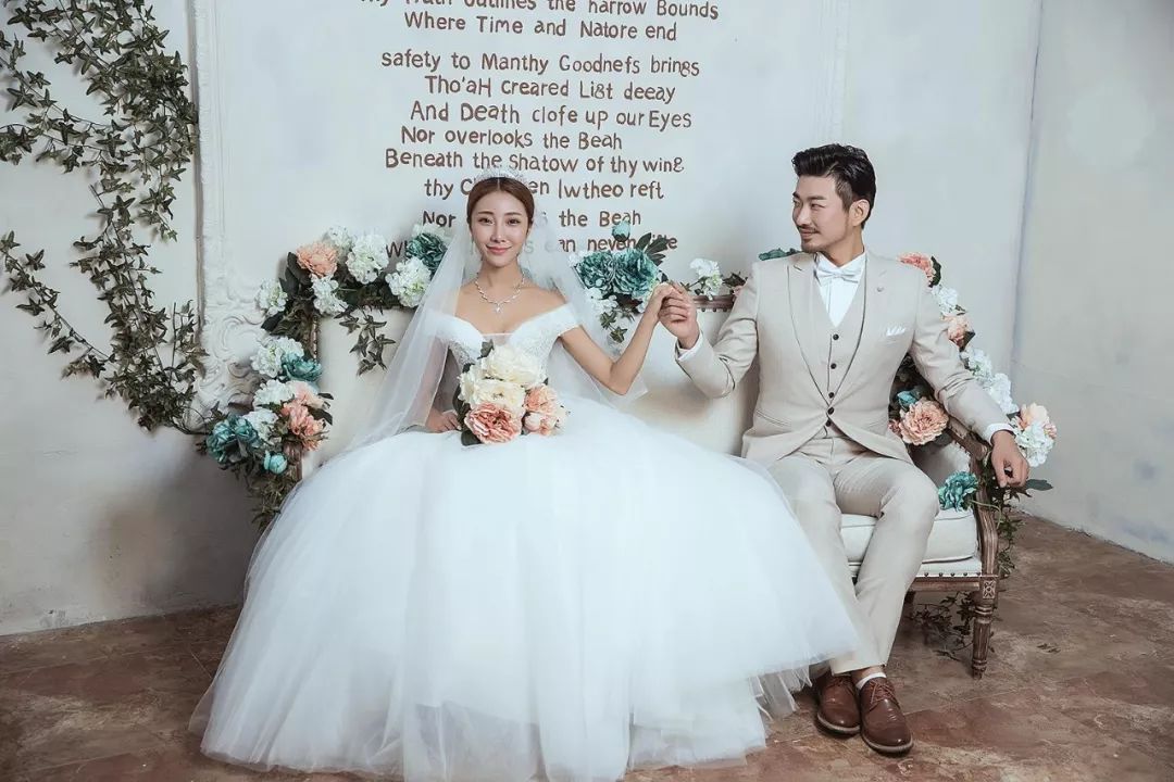 沙漠婚纱照准备什么_婚纱照沙漠拍摄风格_沙漠婚纱照多少钱