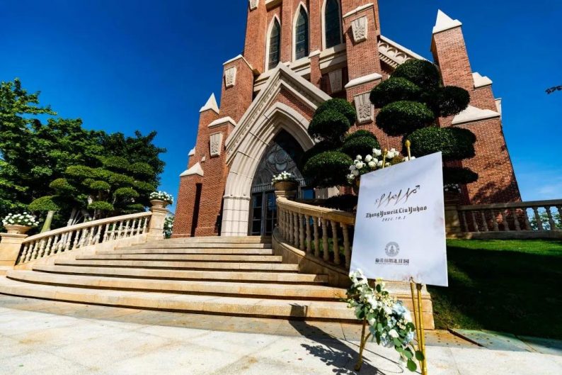 鲜花岛礼仪婚庆_鲜花岛婚庆礼仪图片_鲜花婚礼现场布置效果图