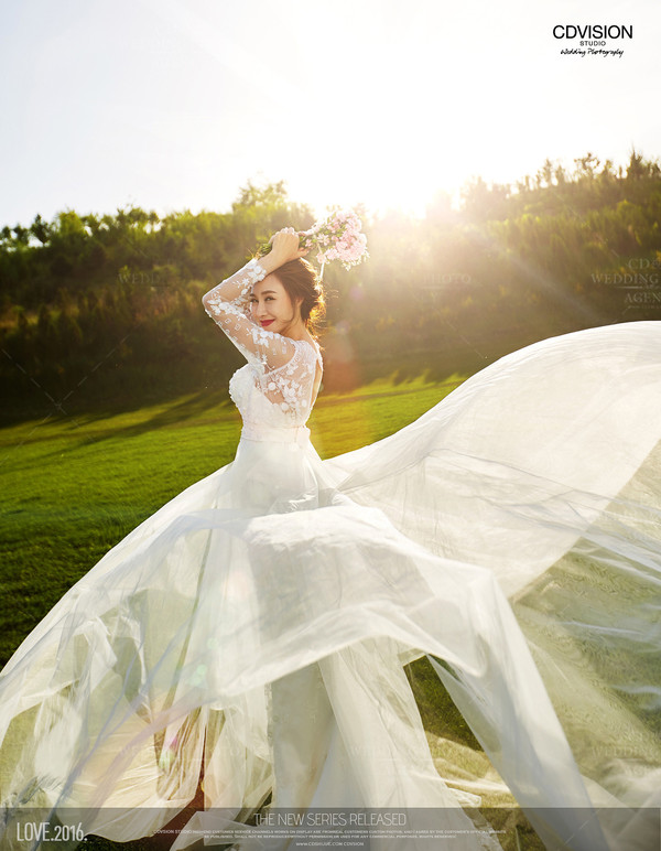 结婚拍外景婚纱照_婚纱照外景拍什么风格好看_婚纱照外景照