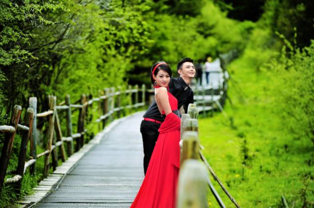 照婚纱照外景那好_照婚纱外景好看吗_照婚纱照外景