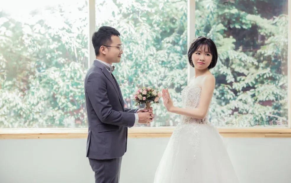 室内婚纱照准备工作内容_婚纱照室内拍摄_婚纱室内照片