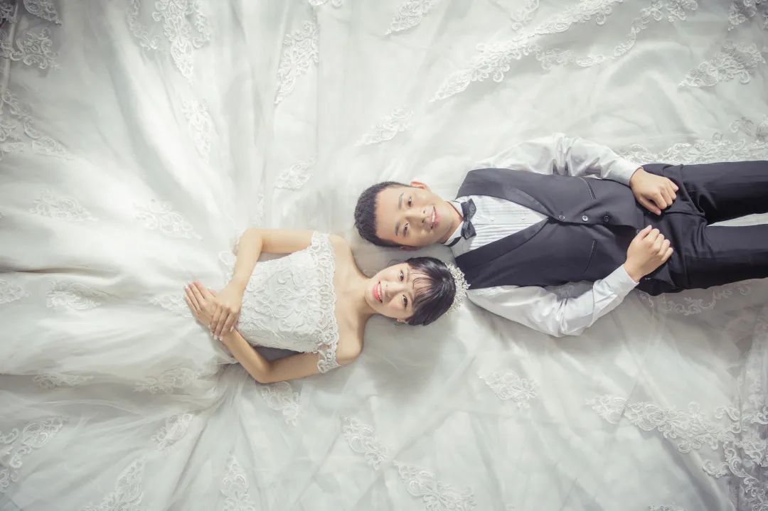 婚纱照室内拍摄_婚纱室内照片_室内婚纱照准备工作内容