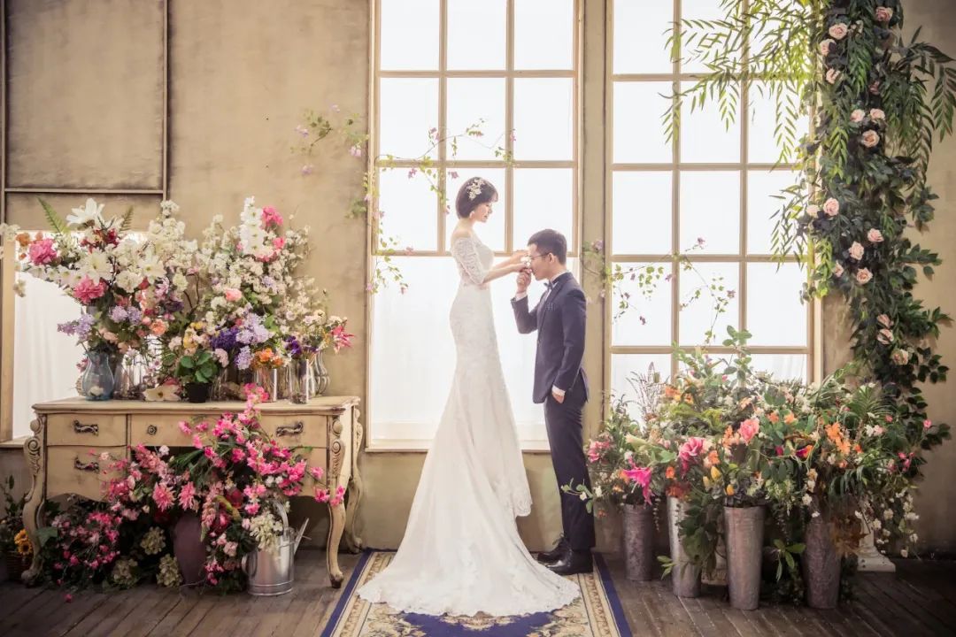 婚纱照室内拍摄_婚纱室内照片_室内婚纱照准备工作内容
