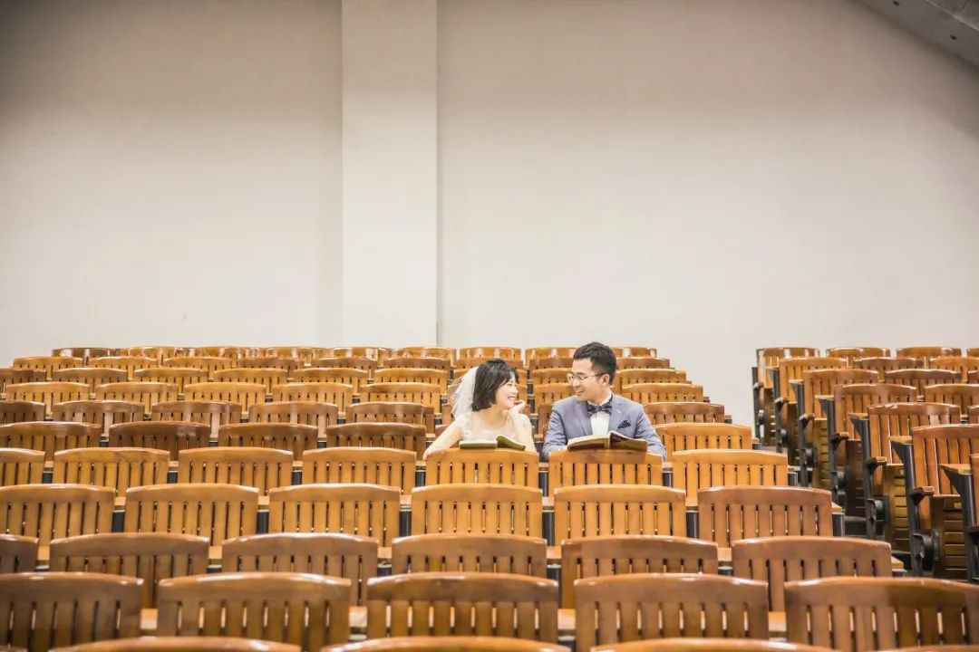 婚纱照室内拍摄_室内婚纱照准备工作内容_婚纱室内照片