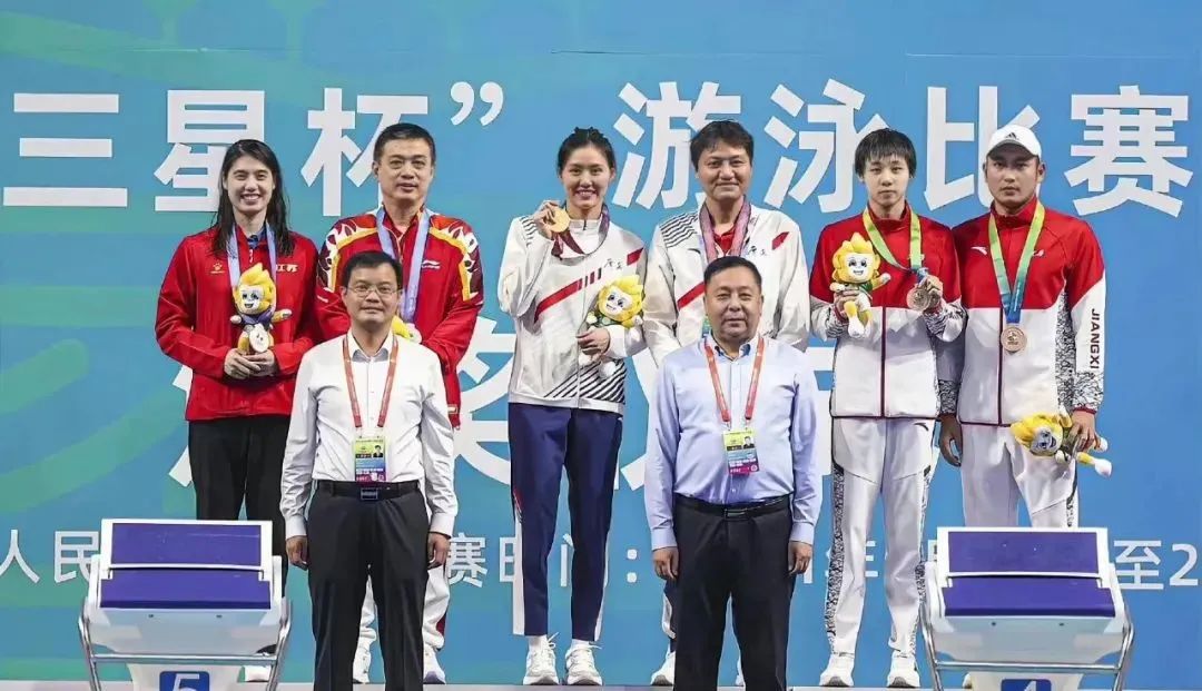 游泳冠军照片高清_游泳冠军照片图片_游泳冠军游泳照片