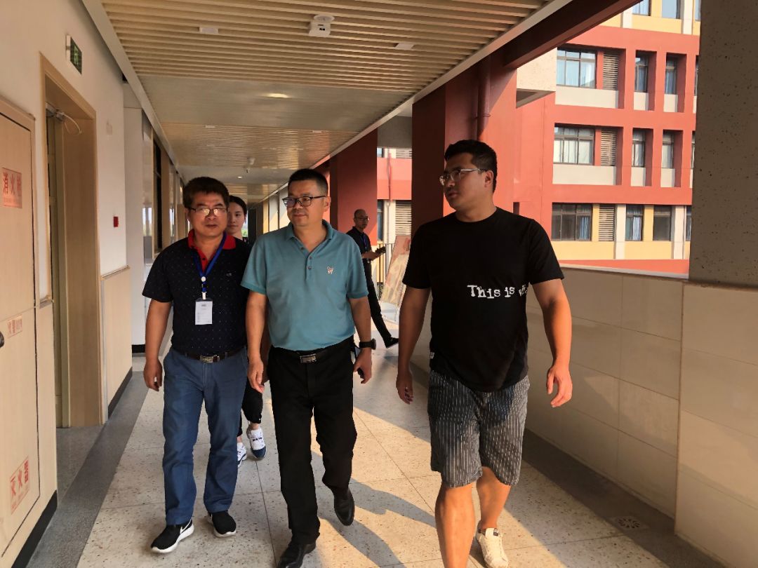 游泳冠军游泳照片_游泳冠军照片图片_游泳冠军照片高清