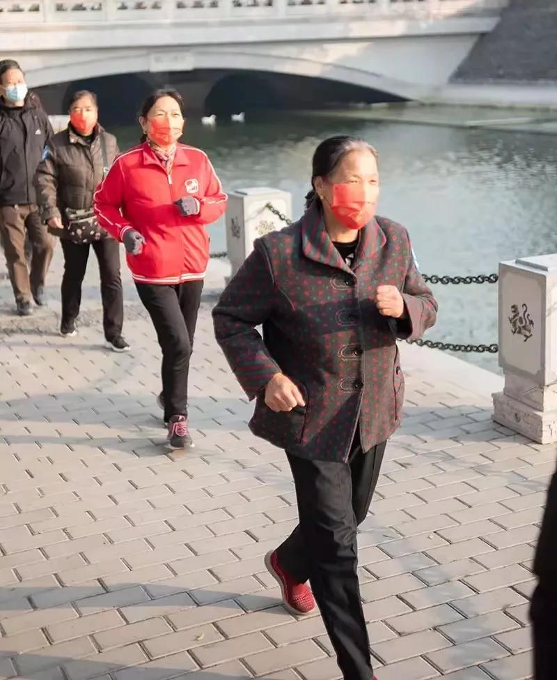 西安市老年人口现状_西安老人生活方式_西安老人老年公寓