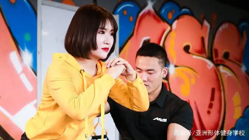 去健身房办私教课是坑吗_办了健身房私教_健身房办卡私教多少钱