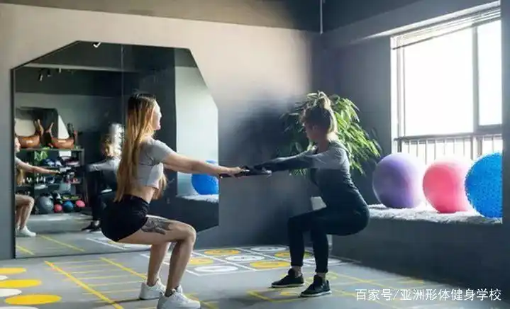 健身房办卡私教多少钱_去健身房办私教课是坑吗_办了健身房私教
