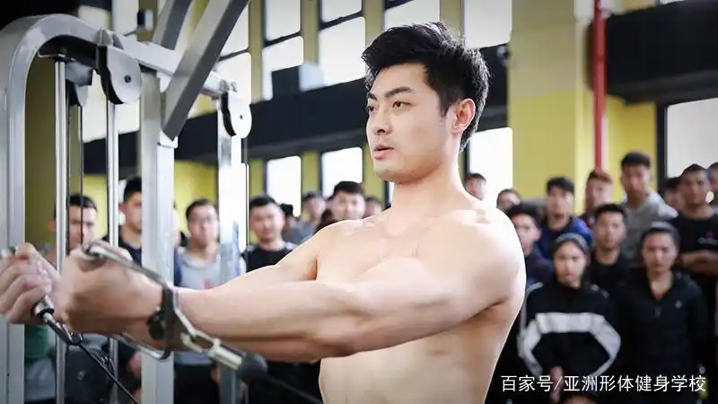 办了健身房私教_去健身房办私教课是坑吗_健身房办卡私教多少钱