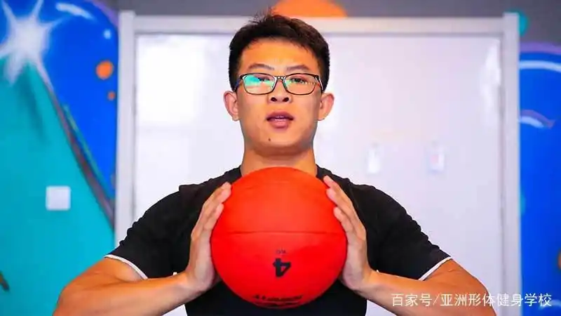 健身房办卡私教多少钱_办了健身房私教_去健身房办私教课是坑吗