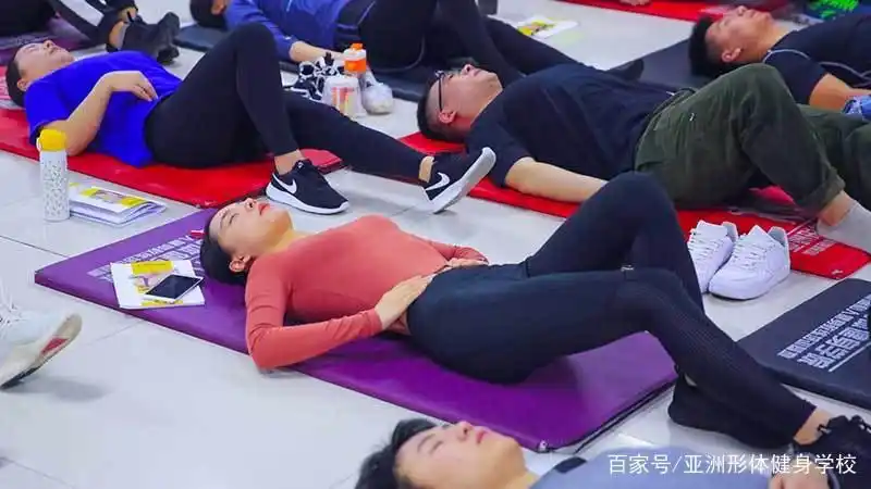 健身房办卡私教多少钱_办了健身房私教_去健身房办私教课是坑吗