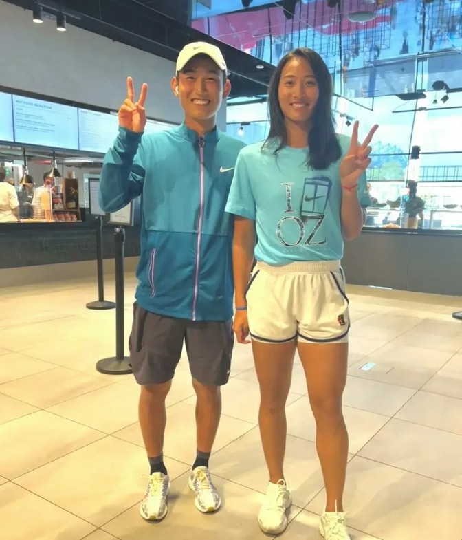 儿子获足球冠军_足球运动员儿子_儿子足球比赛拿冠军