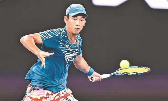 足球运动员儿子_儿子足球比赛拿冠军_儿子获足球冠军