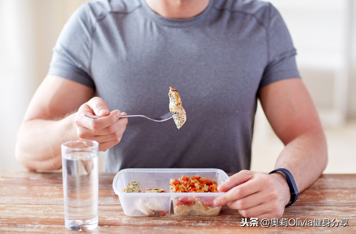 健身后的晚餐_健身房运动后晚餐_晚餐房健身运动后胃不舒服