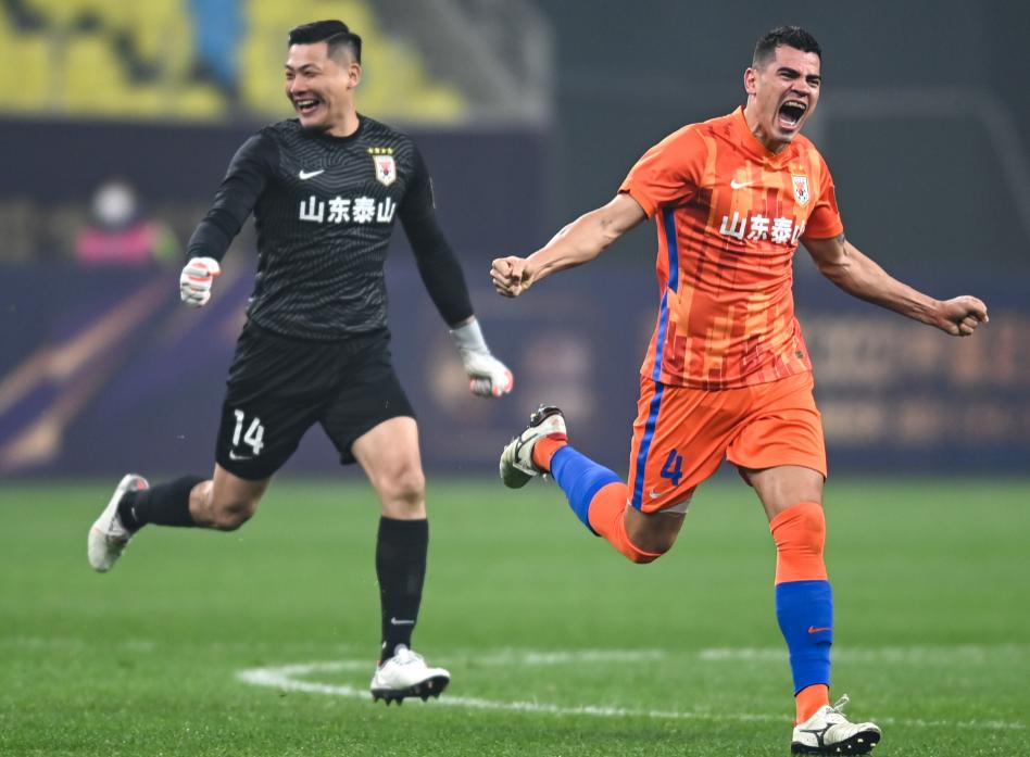 山东泰山1-0上海海港夺足协杯冠军 贾德