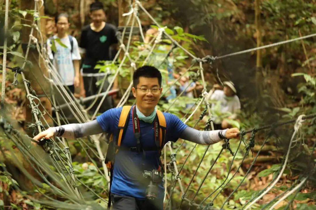 蜥蜴游泳捕鱼技巧_捕游戏鱼_会游泳蜥蜴
