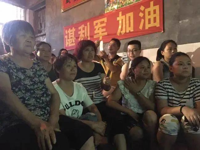 举重世界冠军退役后_退役举重冠军世界后是谁_退役的举重冠军