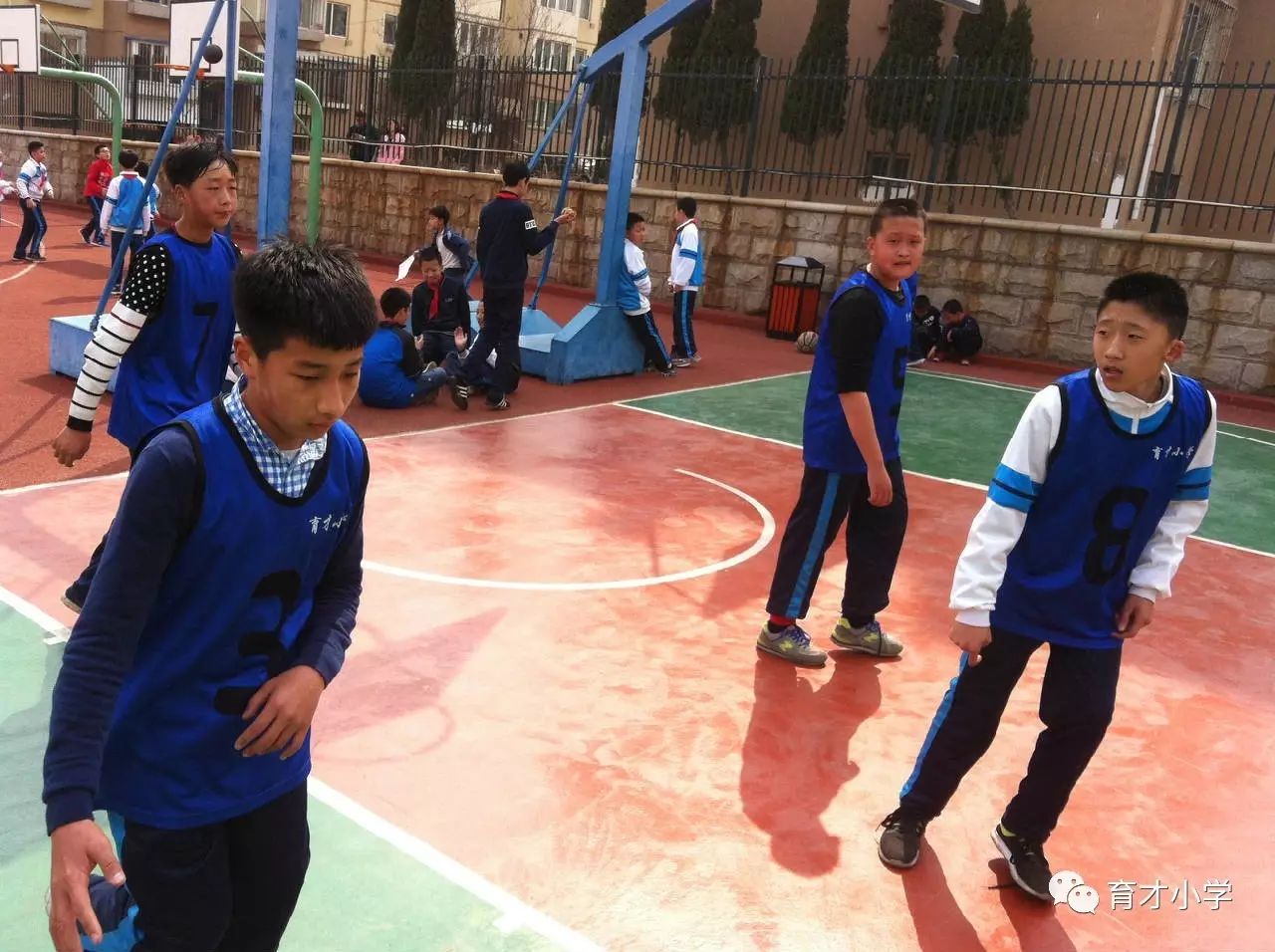 小学篮球赛比赛规则有哪些_小学篮球比赛的规则_小学篮球竞赛规程