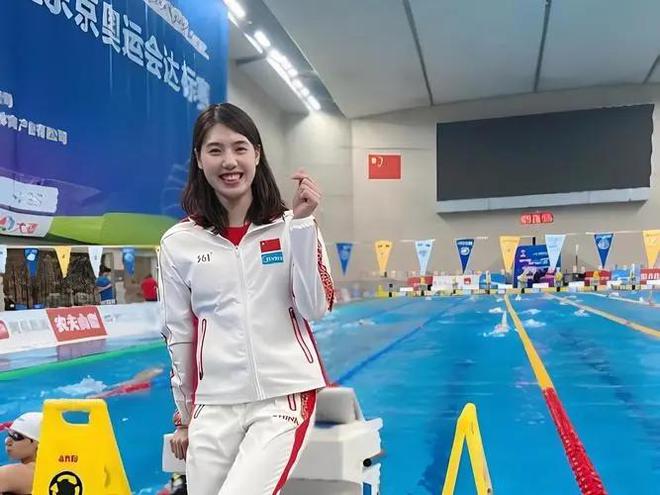 张宇霏游泳冠军_张宇菲游泳比赛视频_游泳冠军赛张雨霏