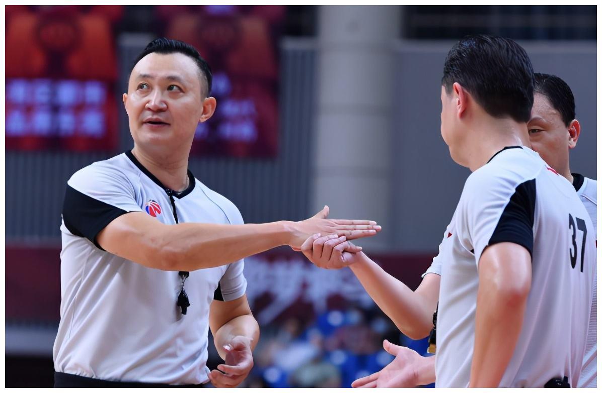 篮球教练犯规的后果是什么_篮球赛教练员犯规_篮球规则对于教练员的犯规