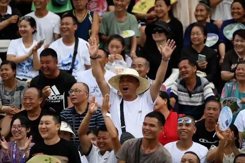 足球如何盯人_盯足球技巧_足球盯人防守技巧