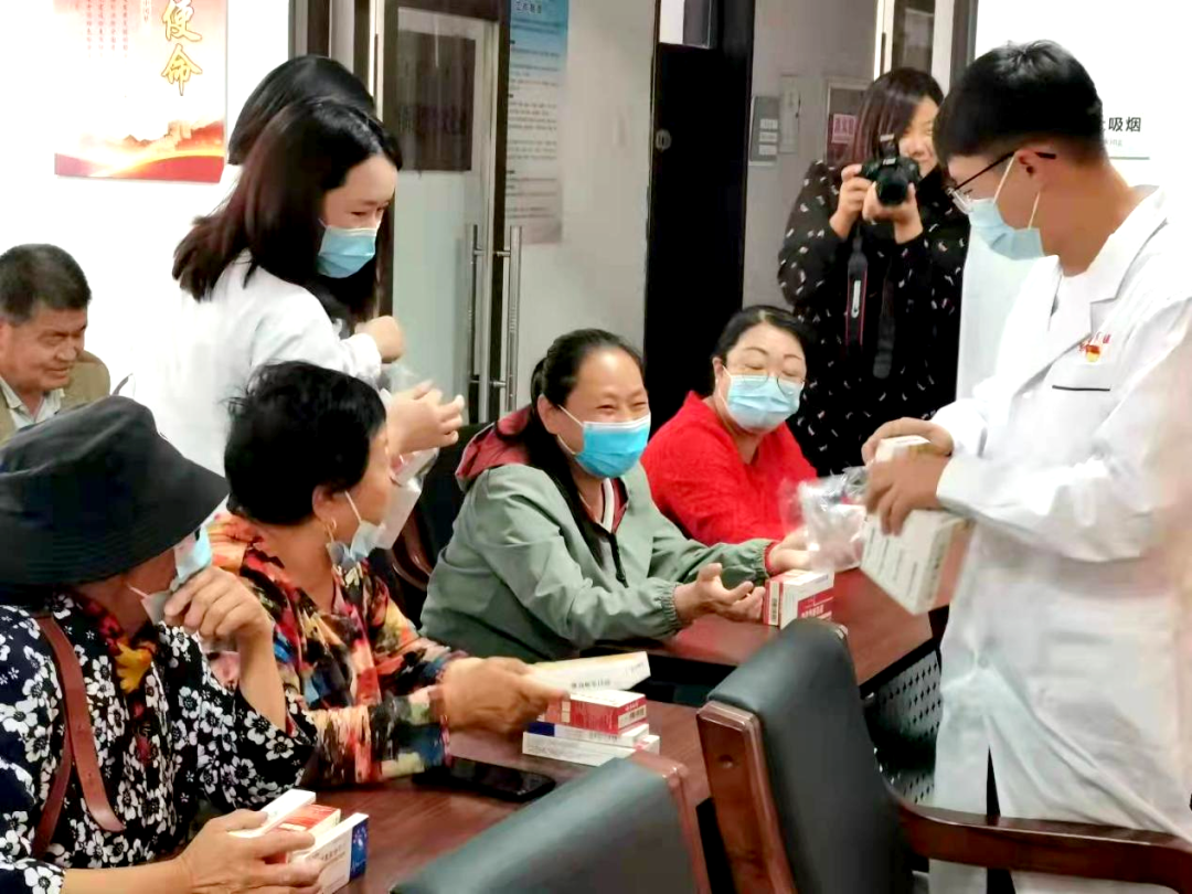 日常家庭药箱配什么药_家庭药箱需要配备什么常用药_怎样配备家庭药箱