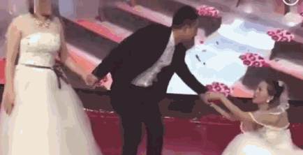 前女友结婚司仪是前男友_前男友参加前女友婚礼视频_前任女友结婚